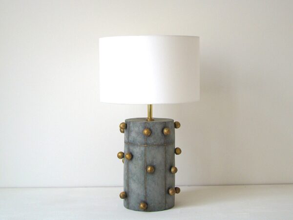 designová stolní lampa s kuličkami